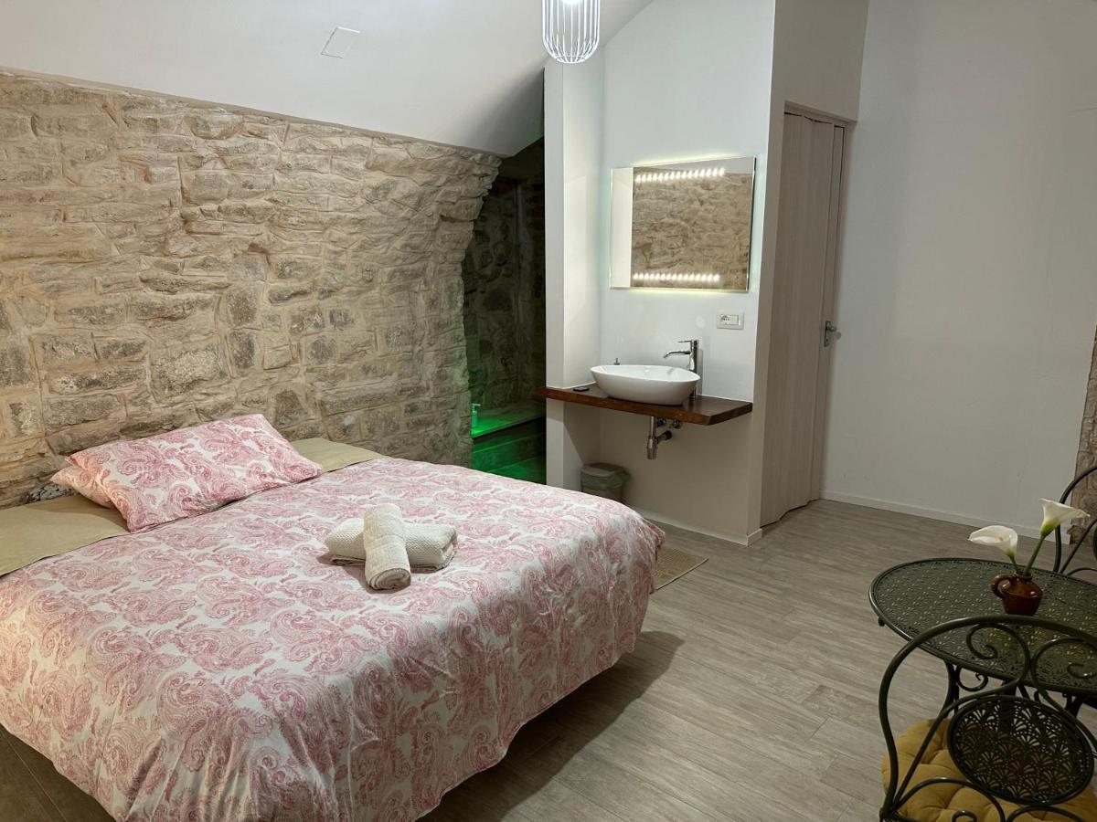 Giovinazzo Suite Pavone Griffi Exterior photo